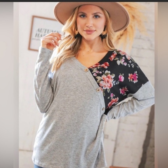 Tops - New!! Soft Knit Surplus Color Block Floral Top